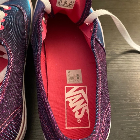 New Women’s Size 7 Magenta Shimmer VANS - Picture 2 of 4